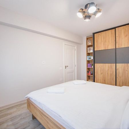 Ferienwohnung Creamy Wood Haven Oradea Exterior foto