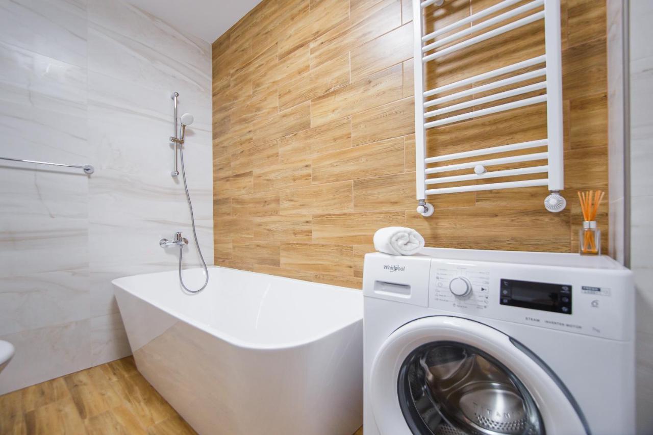 Ferienwohnung Creamy Wood Haven Oradea Exterior foto