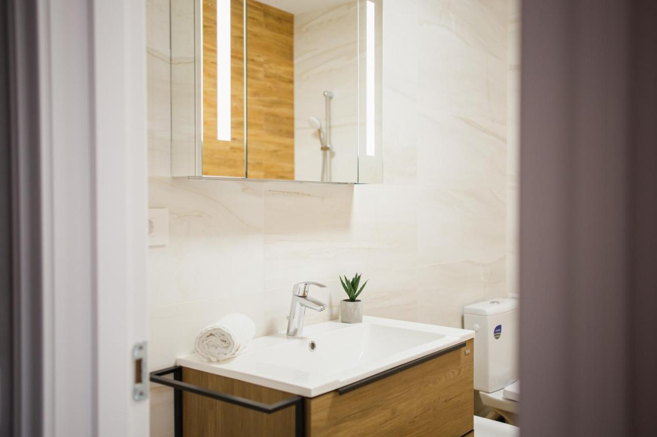 Ferienwohnung Creamy Wood Haven Oradea Exterior foto