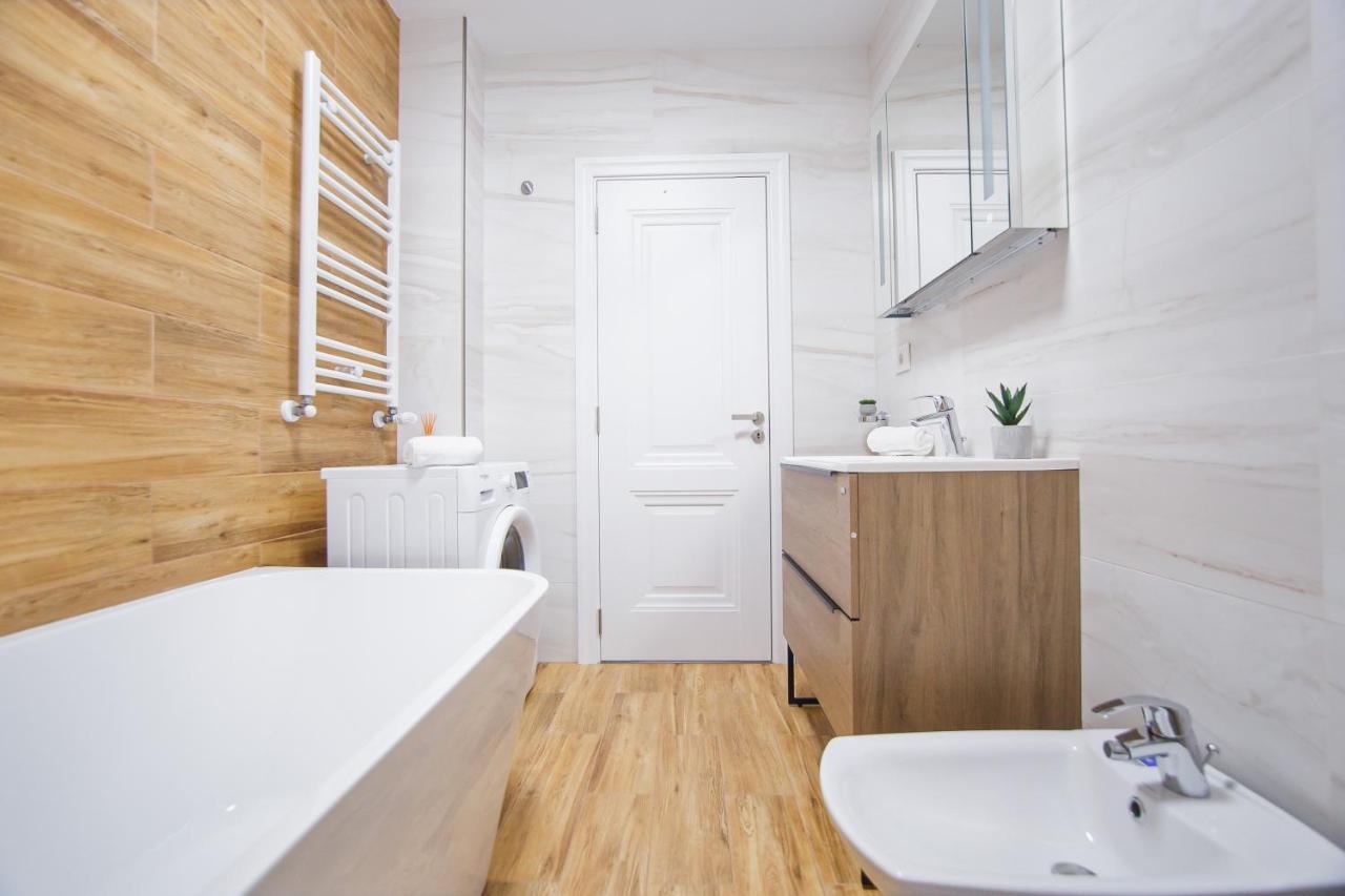 Ferienwohnung Creamy Wood Haven Oradea Exterior foto