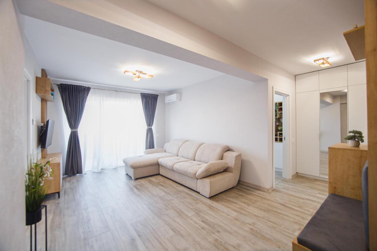 Ferienwohnung Creamy Wood Haven Oradea Exterior foto