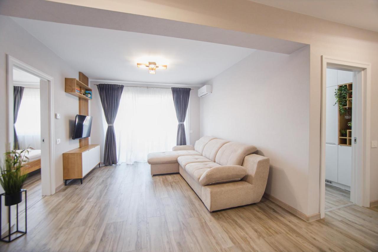 Ferienwohnung Creamy Wood Haven Oradea Exterior foto