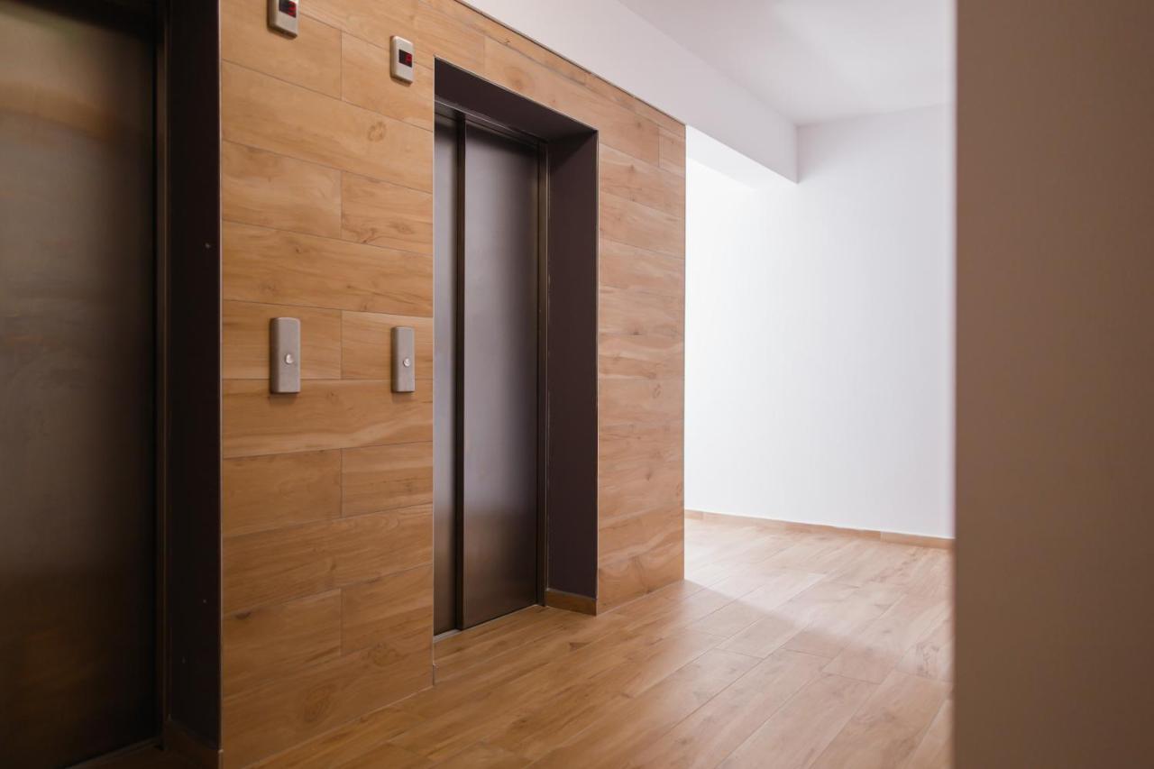 Ferienwohnung Creamy Wood Haven Oradea Exterior foto