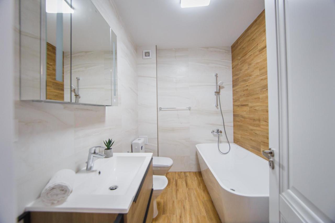 Ferienwohnung Creamy Wood Haven Oradea Exterior foto