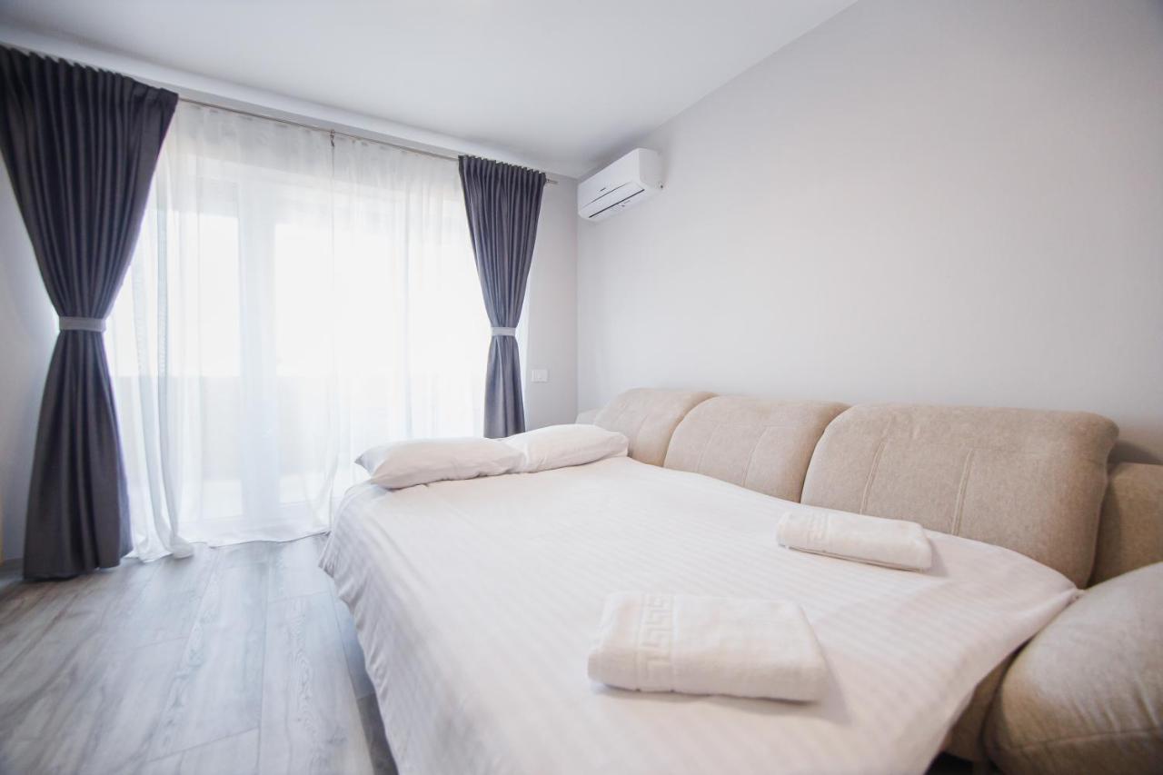 Ferienwohnung Creamy Wood Haven Oradea Exterior foto