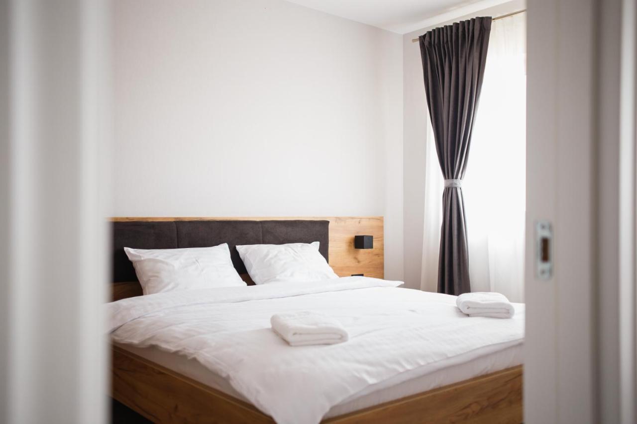 Ferienwohnung Creamy Wood Haven Oradea Exterior foto