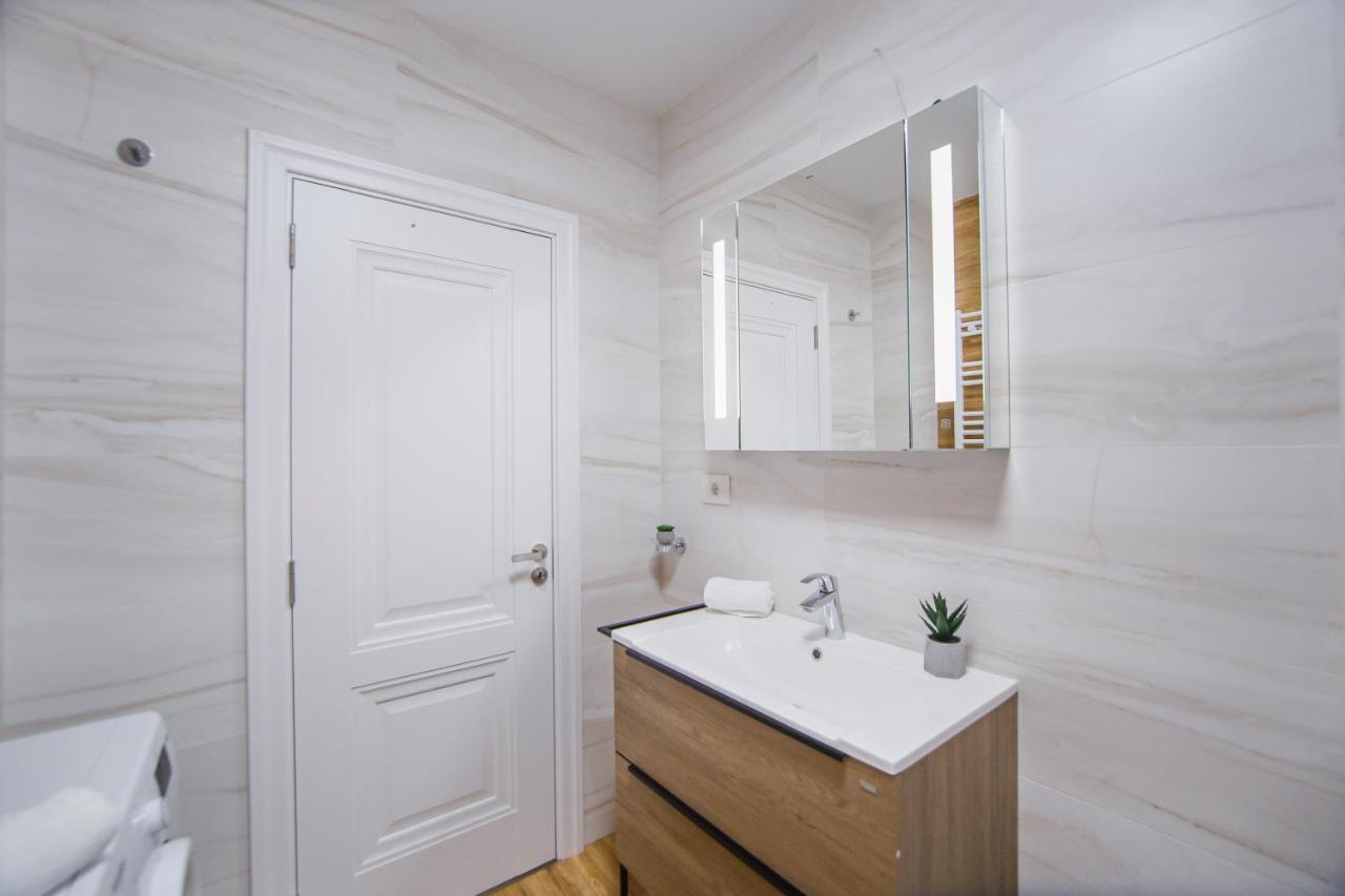 Ferienwohnung Creamy Wood Haven Oradea Exterior foto